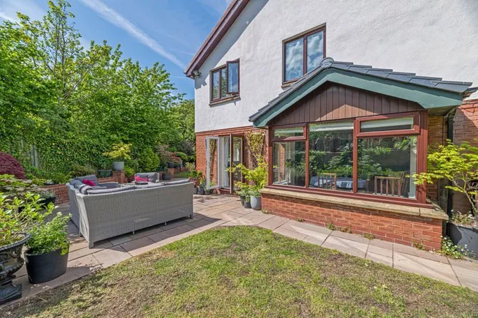 Property carousel image 17
