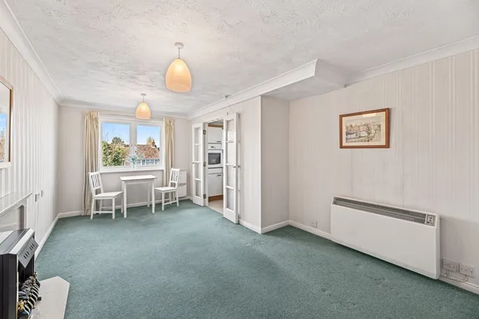 Property carousel image 3