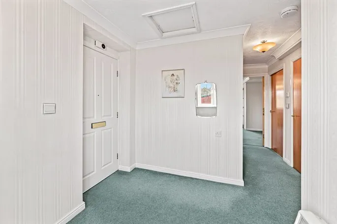 Property carousel image 12