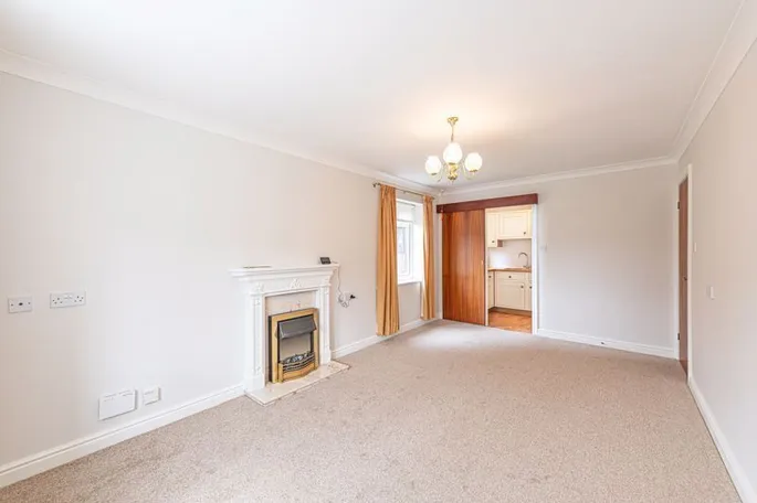 Property carousel image 3