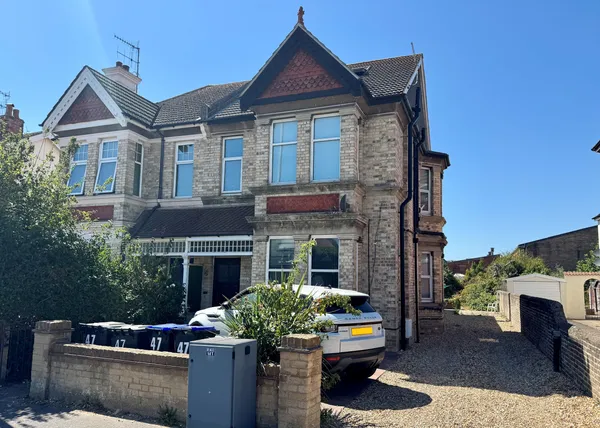 Broadwater Road, Worthing, BN14