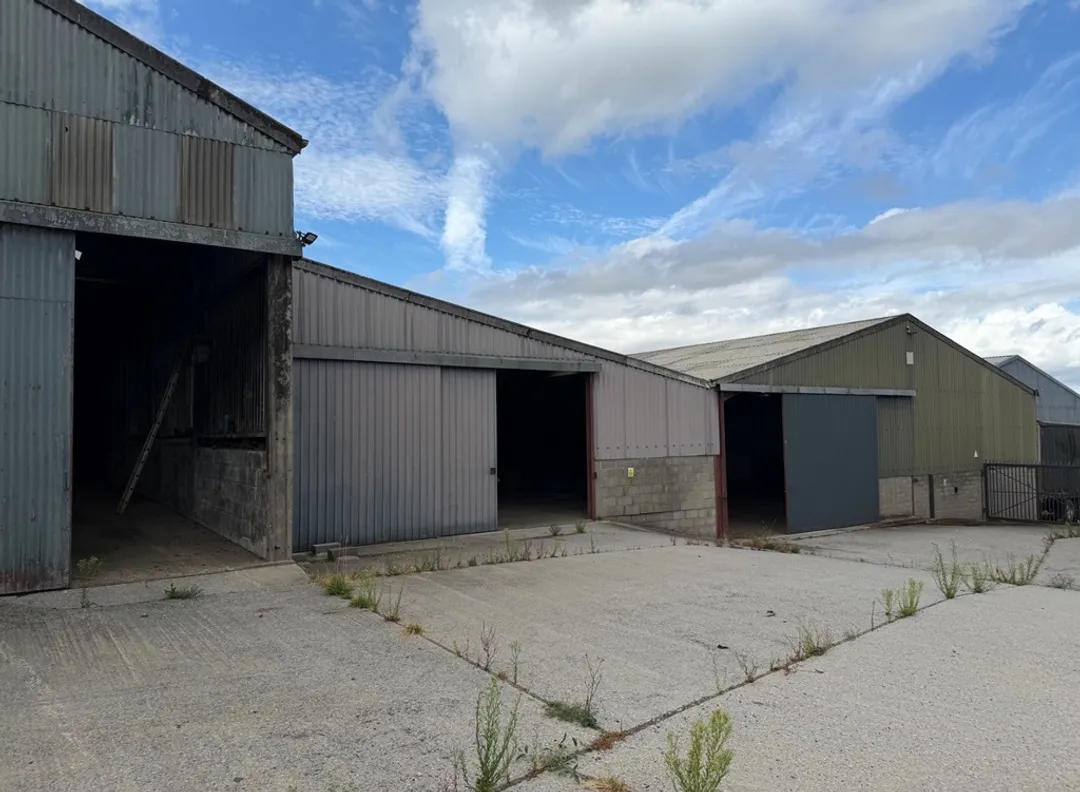 https://mr0.homeflow-assets.co.uk/files/photo/image/48089/2862/_x_/250f0f6f-b013-4a89-8fec-c1ed7c817457_web.jpg
