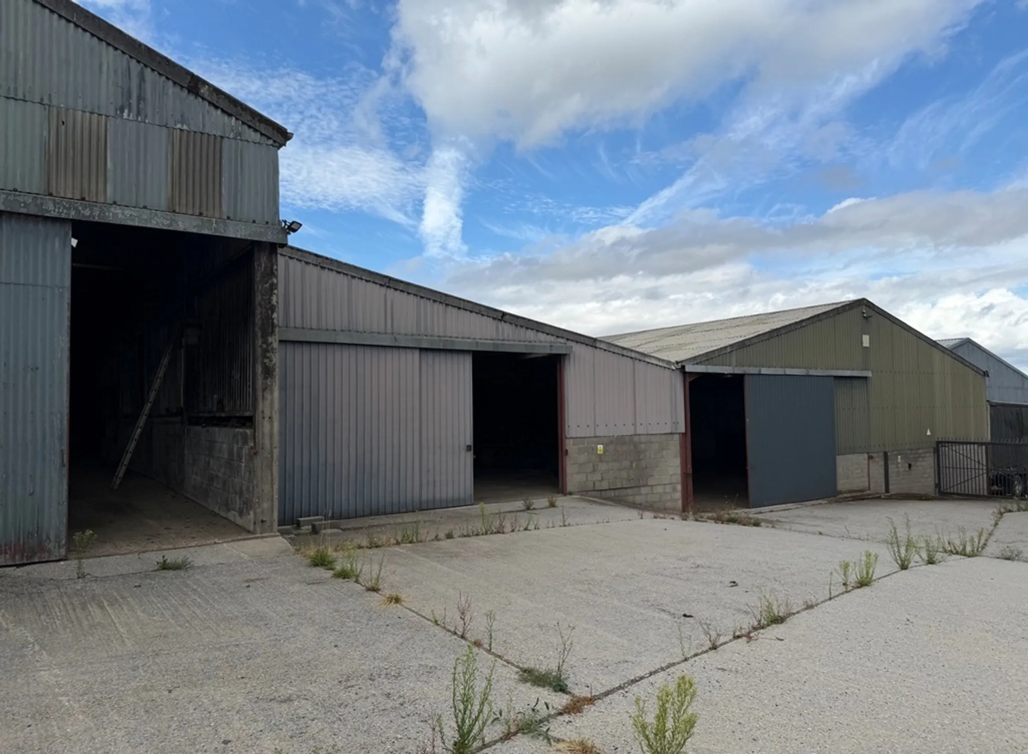 https://mr0.homeflow-assets.co.uk/files/photo/image/48089/2862/_x_/250f0f6f-b013-4a89-8fec-c1ed7c817457_web.jpg