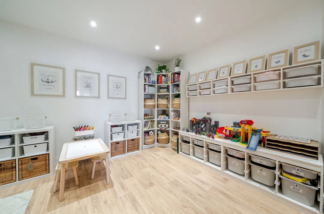 https://mr0.homeflow-assets.co.uk/files/photo/image/48089/6039/_x_/NEW260170_04.jpg