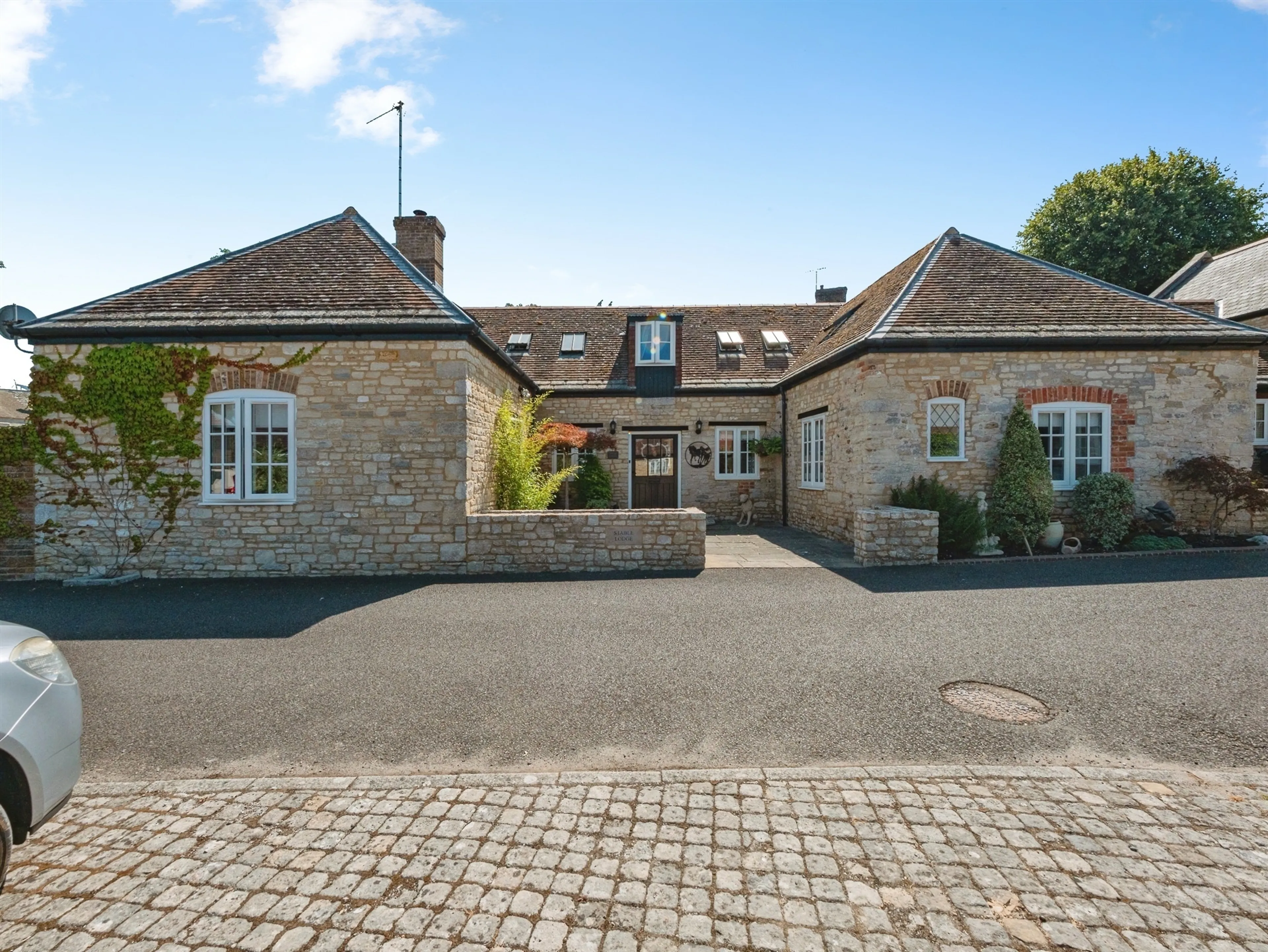 Property photo 0