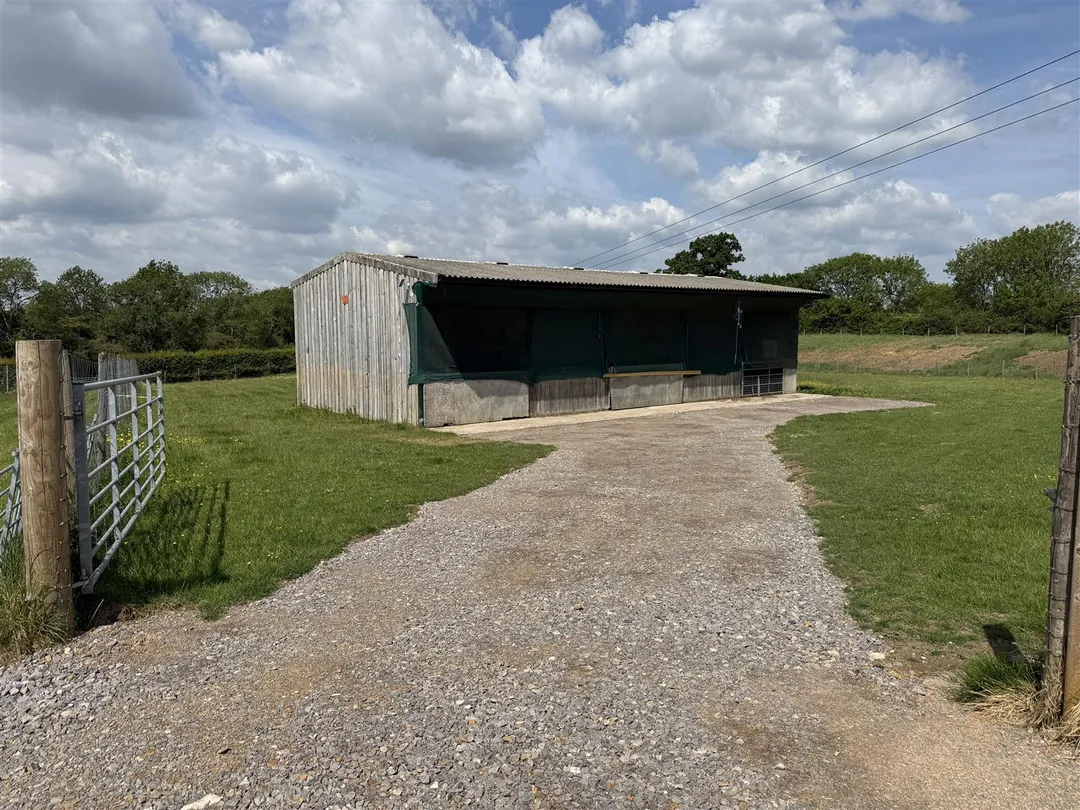 https://mr0.homeflow-assets.co.uk/files/photo/image/48090/1358/_x_/6dOp_iseMEqUmnrq6Bj_2w.jpg