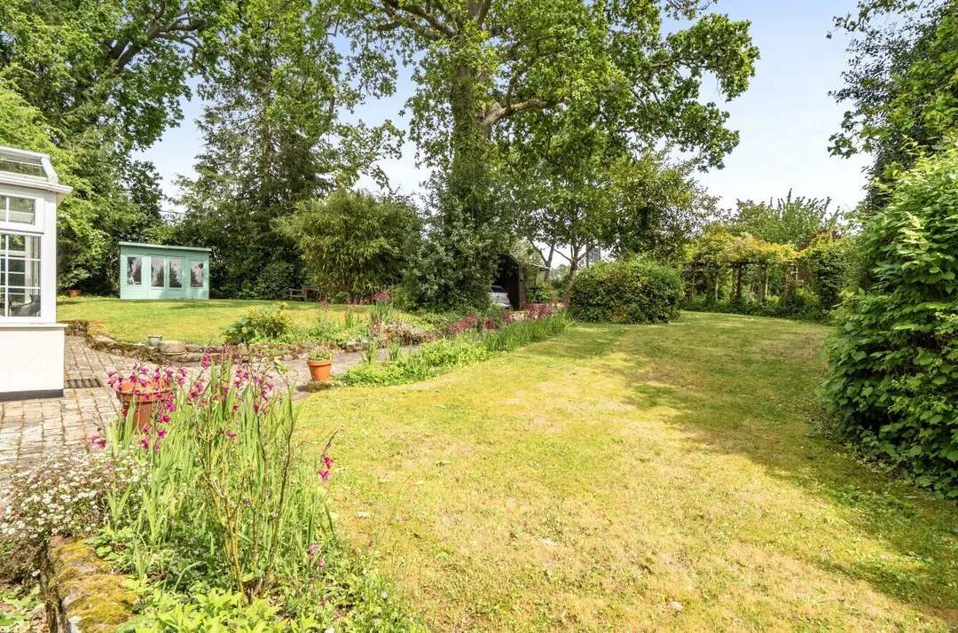 https://mr0.homeflow-assets.co.uk/files/photo/image/48090/4541/_x_/SOU250800_38.jpg