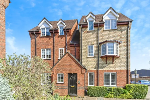 St. Francis Court, Shefford