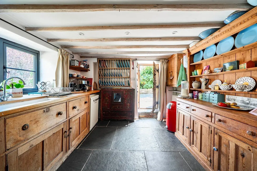 https://mr0.homeflow-assets.co.uk/files/photo/image/48090/7475/_x_/58923645.jpg