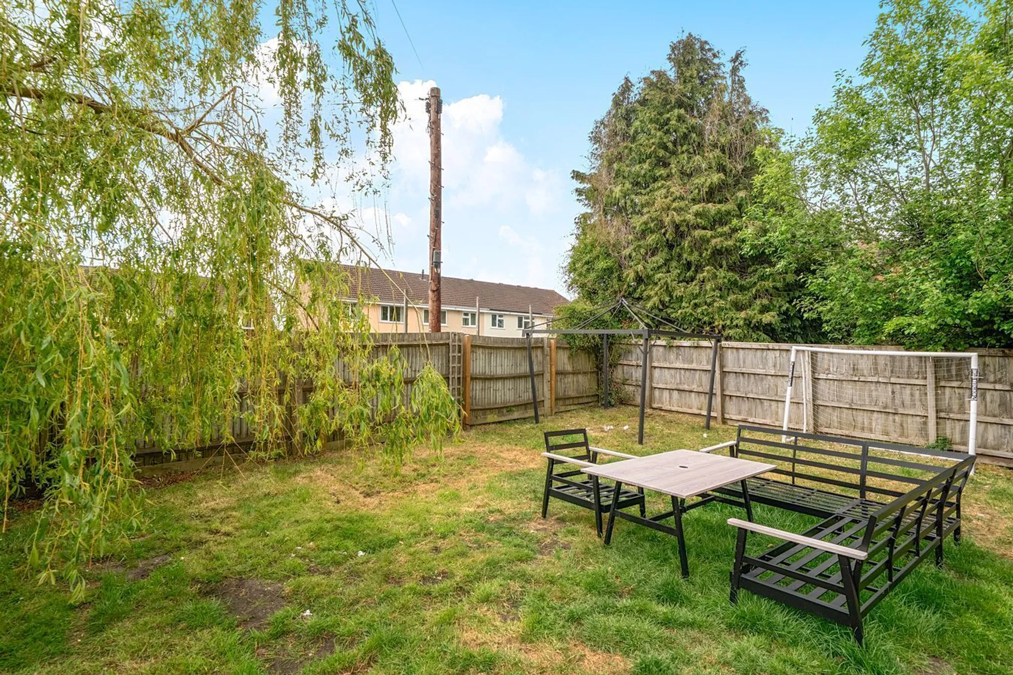 https://mr0.homeflow-assets.co.uk/files/photo/image/48091/1426/_x_/57114931.jpg