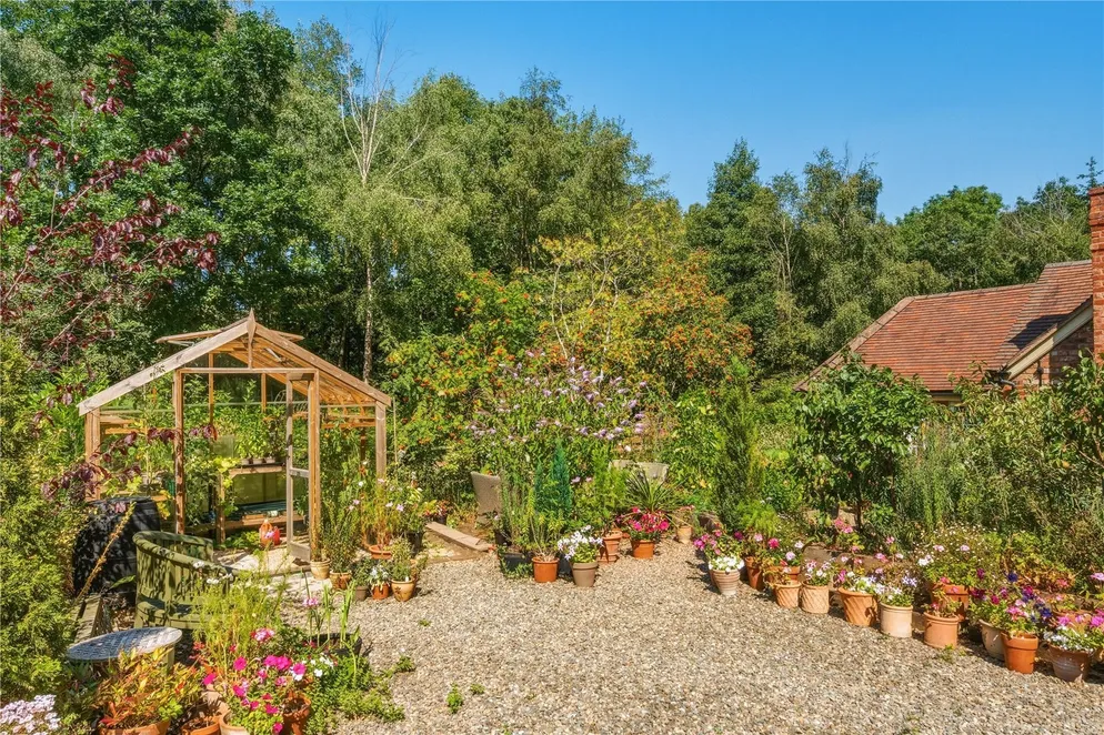 Property carousel item 19
