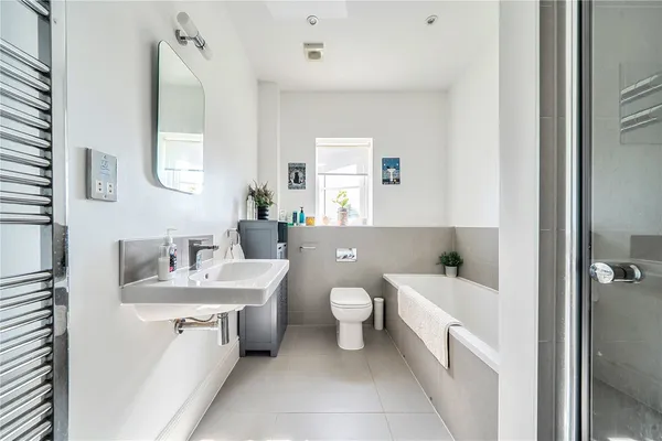 Thurloxton, Taunton, TA2 photo 6