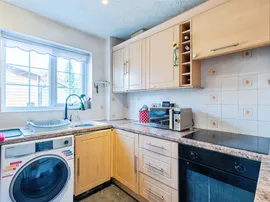 Sandown Drive, Chippenham thumb 2