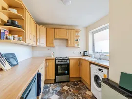 Stockwood Road, Chippenham thumb 3