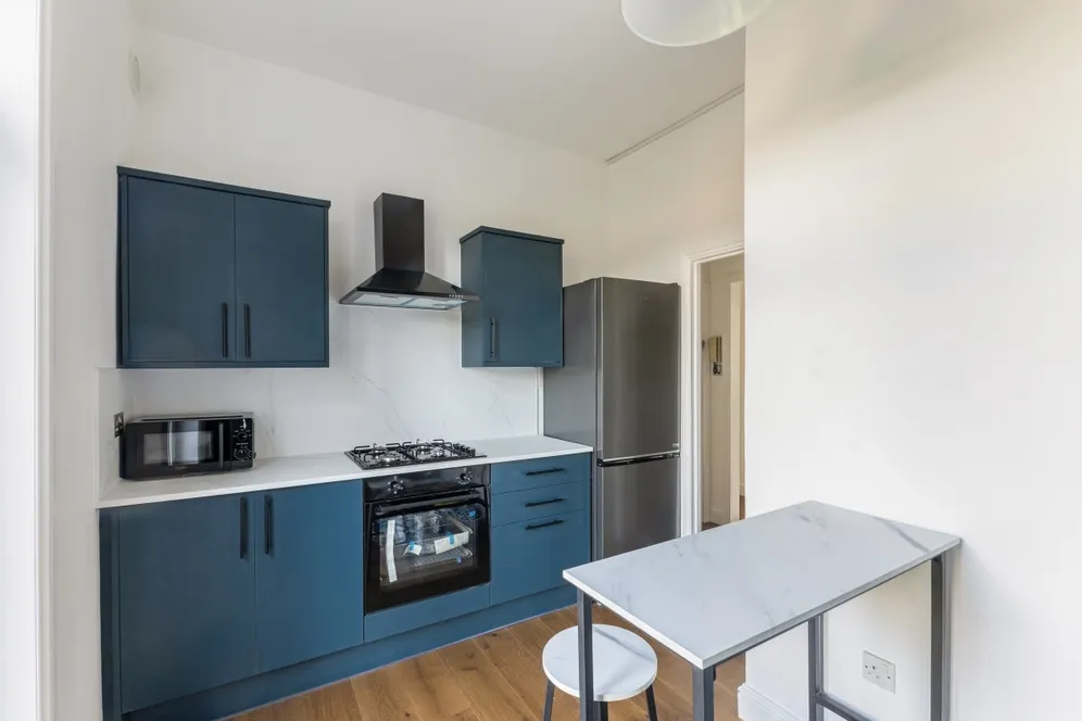 Gubyon Avenue London SE24 photo 3
