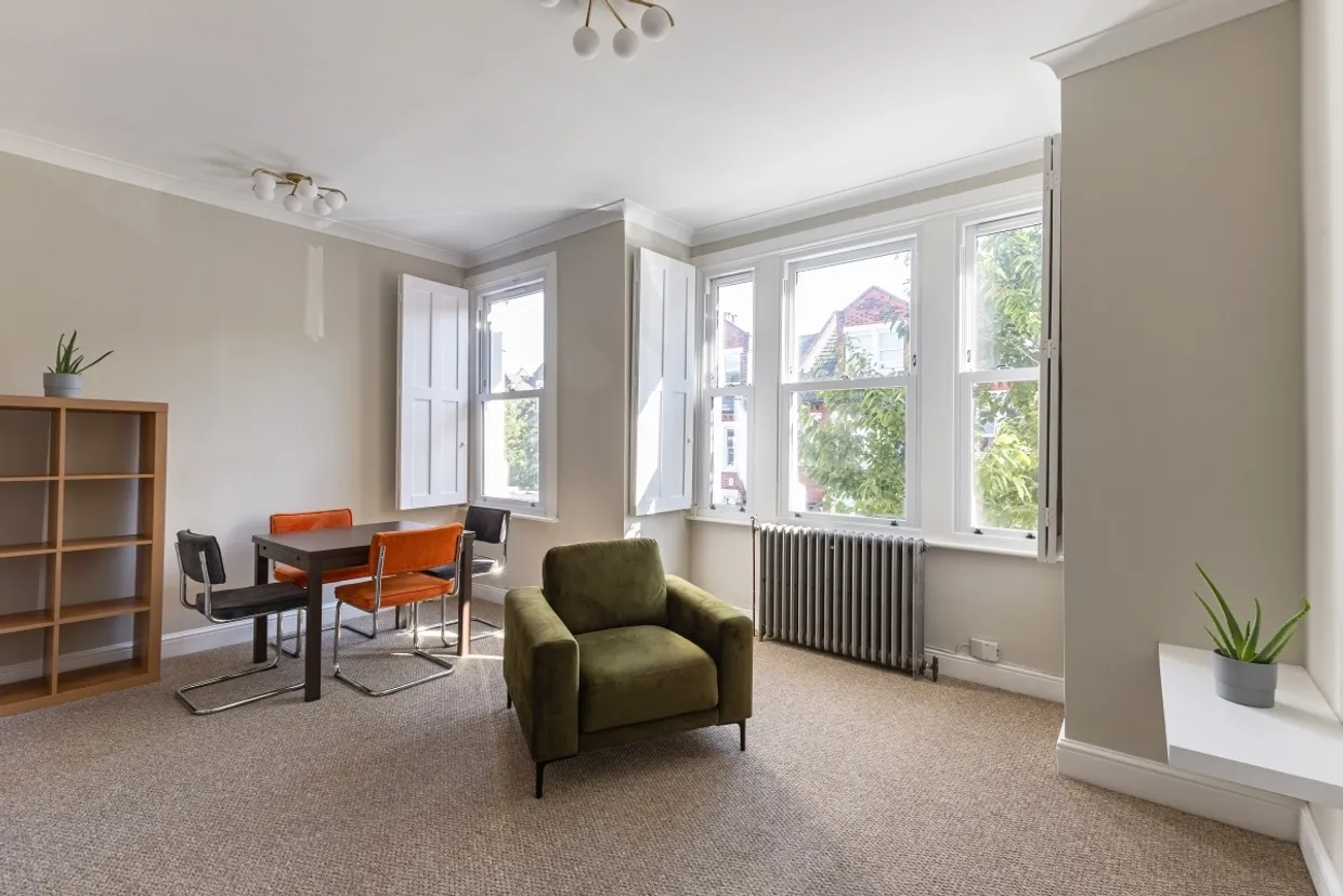 Gubyon Avenue London SE24 photo 4