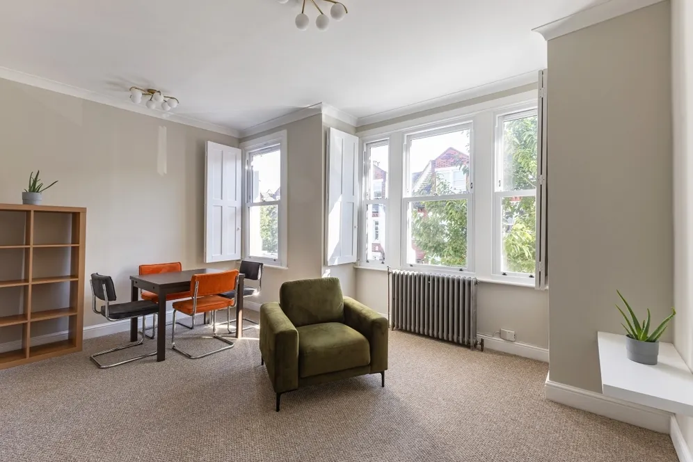 Gubyon Avenue London SE24 photo 4
