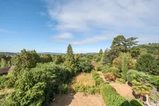 Raglan Road Reigate RH2 photo 4