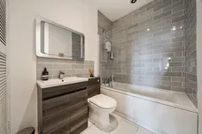 Raglan Road Reigate RH2 photo 7