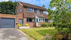 Mill Close Horsham RH13 photo 3