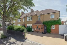 Lilac Gardens London W5 photo 1