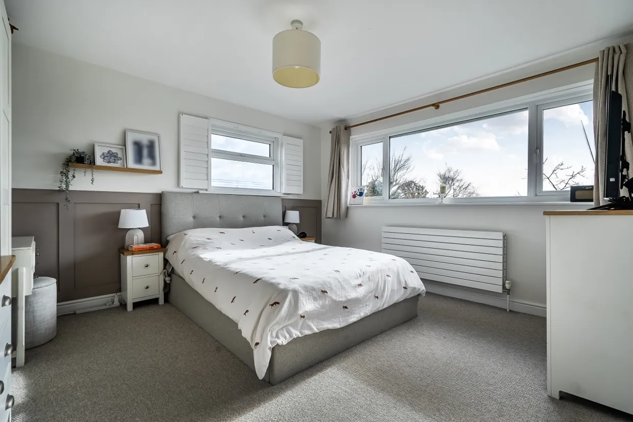 Mill Close Horsham RH13 photo 6