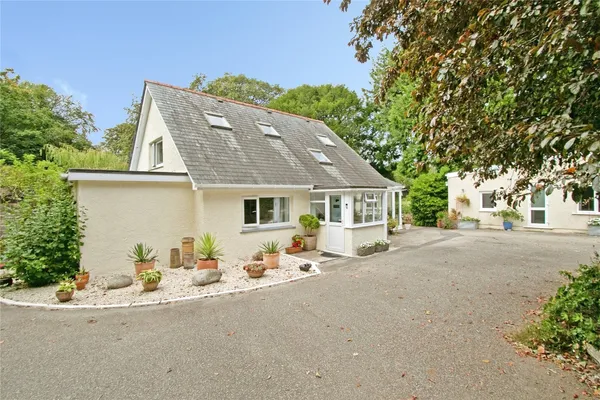 Trethurffe Villas, Ladock, Truro, Cor...