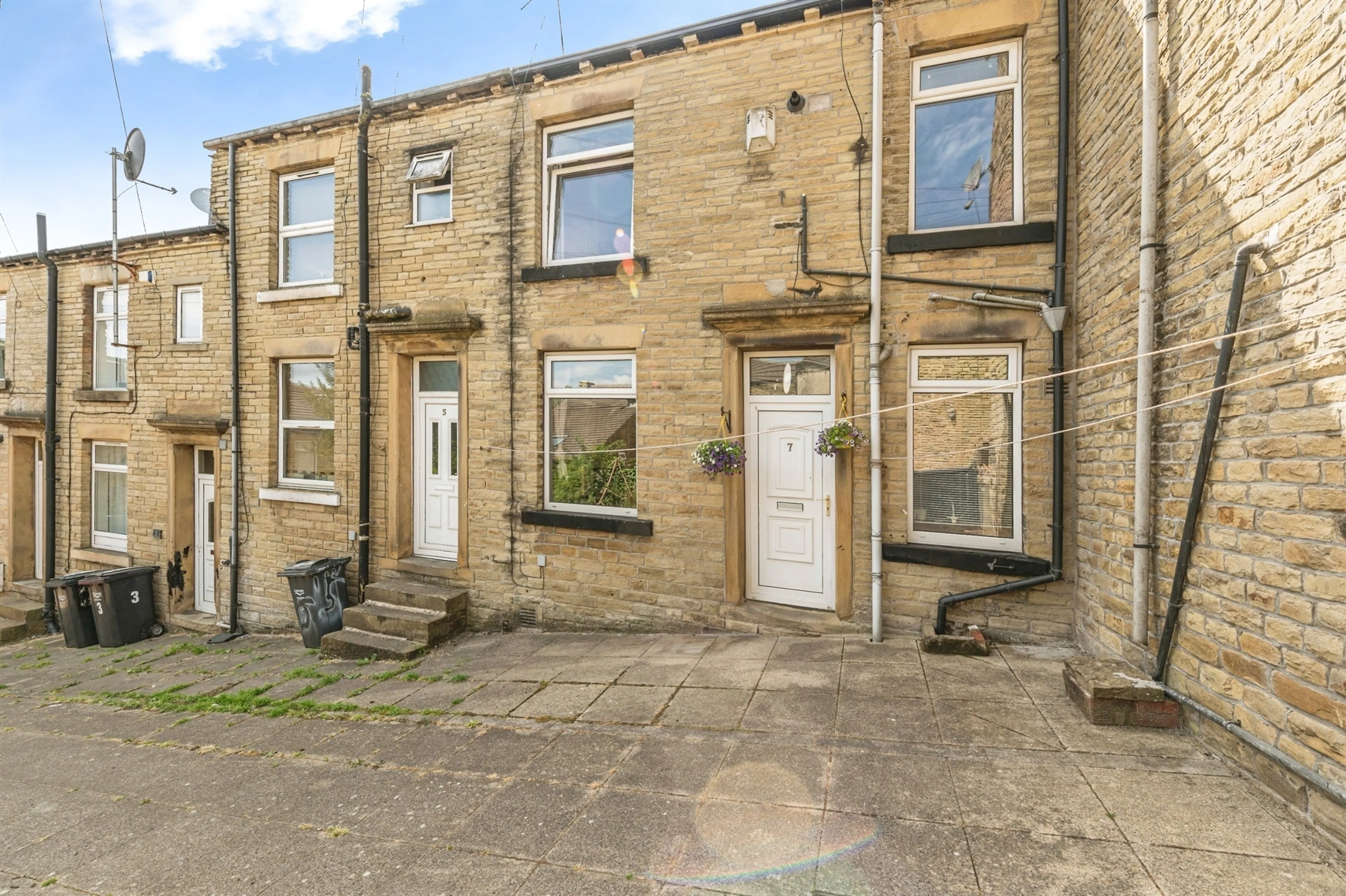Property at Thornhill Place, Brighouse