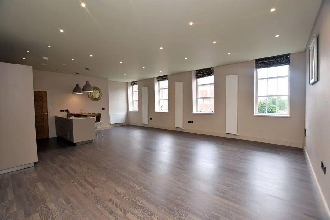 https://mr0.homeflow-assets.co.uk/files/photo/image/48095/5772/_x_/OCL170089_07.jpg