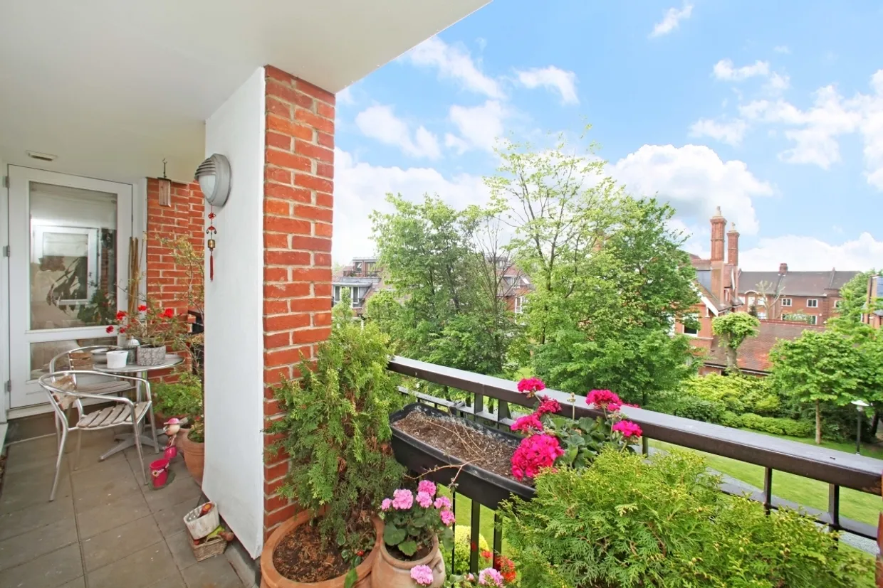 Westfield Kidderpore Avenue NW3 photo 12