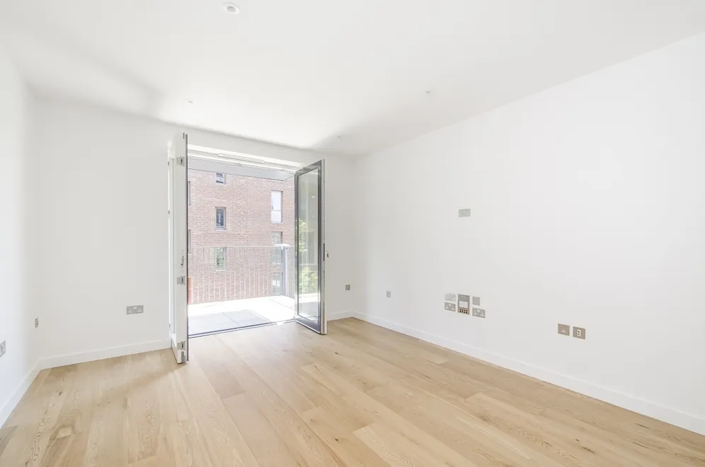 Hidcote Apartments, 5 Danvers Avenue London SW11 photo 3