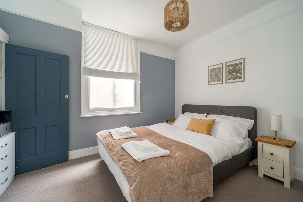 Merton Avenue London W4 photo 12
