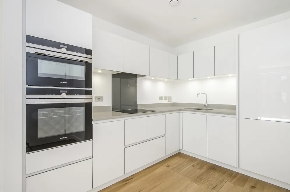 Hidcote Apartments, 5 Danvers Avenue London SW11 photo 5