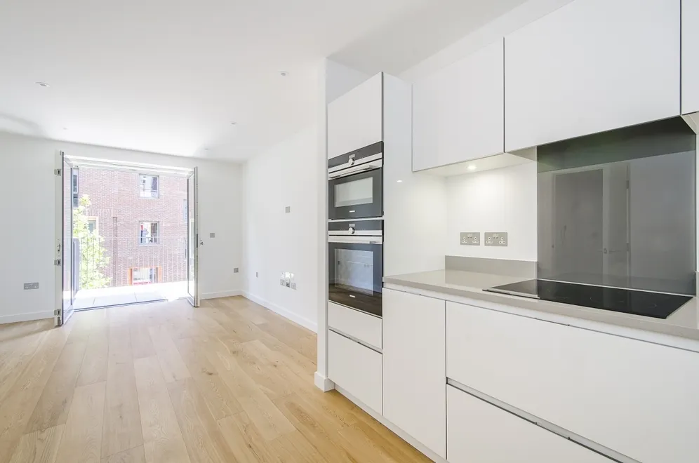 Hidcote Apartments, 5 Danvers Avenue London SW11 photo 6