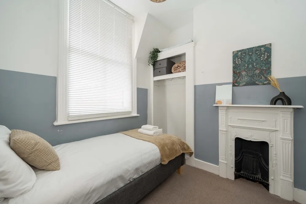 Merton Avenue London W4 photo 15