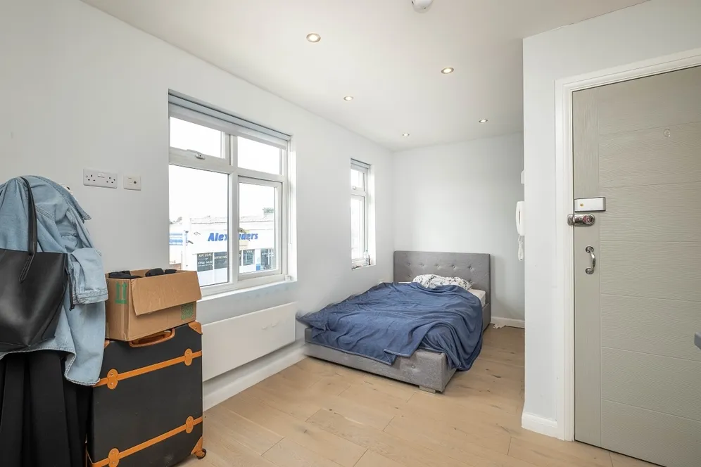 Kneller Road, Whitton,  TW2 photo 5