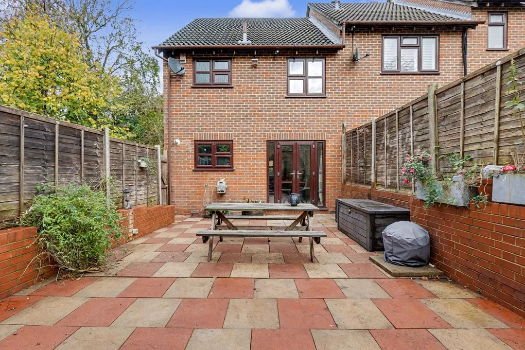 https://mr0.homeflow-assets.co.uk/files/photo/image/48096/3767/_x_/24017_EA_RS_12771199_IMG_10.jpg