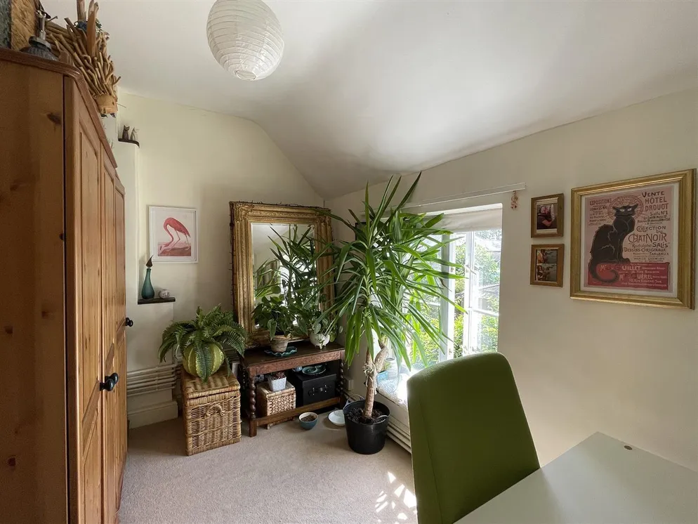 Property carousel item 9