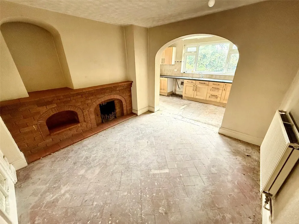 Property carousel item 4