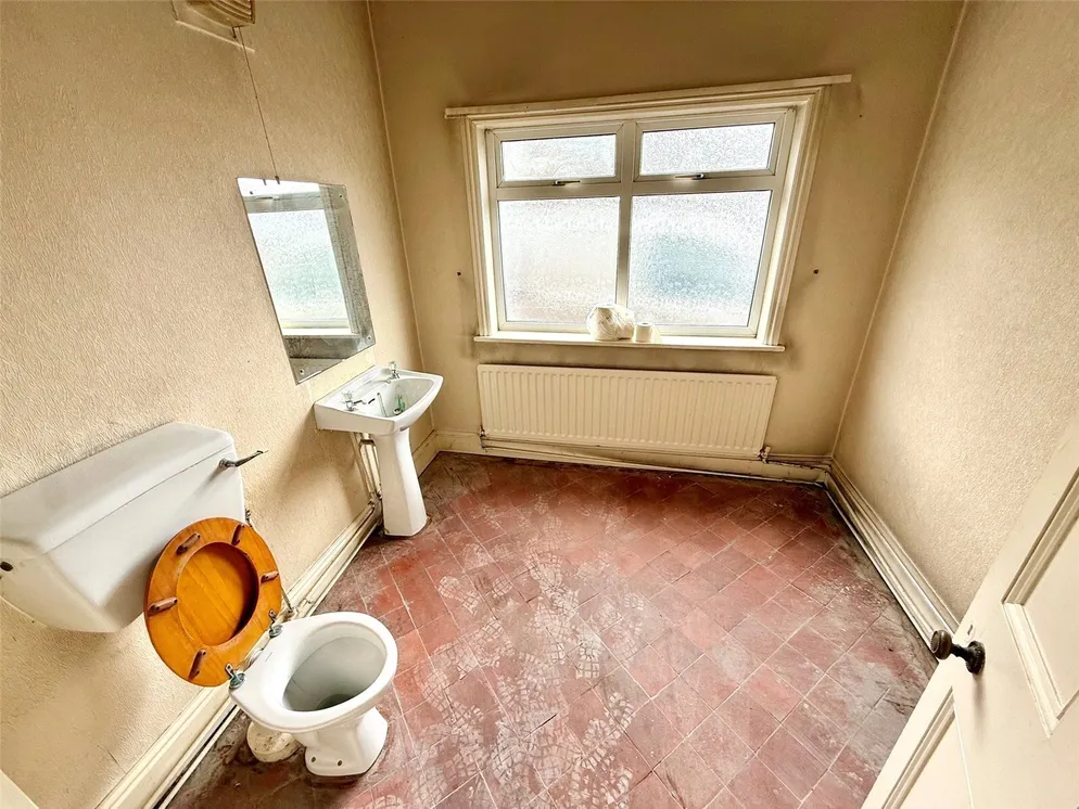 Property carousel item 9
