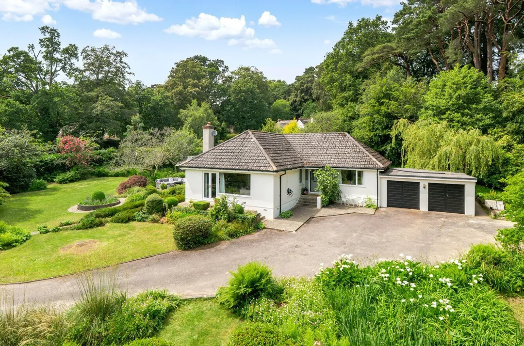 https://mr0.homeflow-assets.co.uk/files/photo/image/48096/4327/_x_/TOP250210_20.jpg