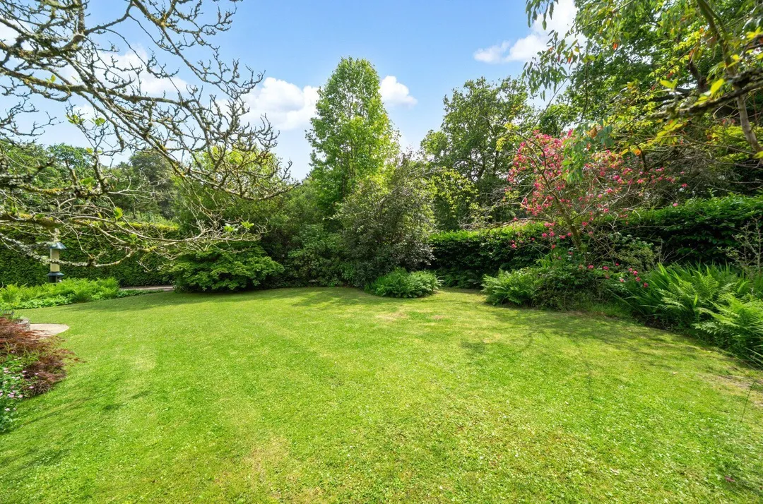 https://mr0.homeflow-assets.co.uk/files/photo/image/48096/4363/_x_/TOP250210_22.jpg