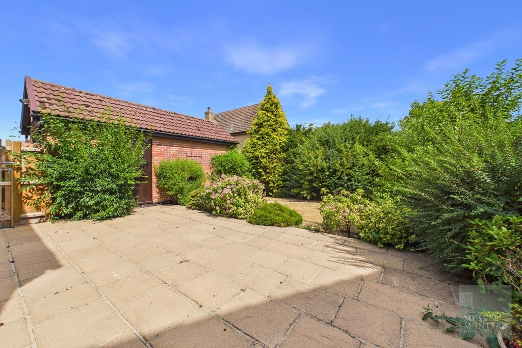 Longfield Close, Loddon, Norwich Image 2