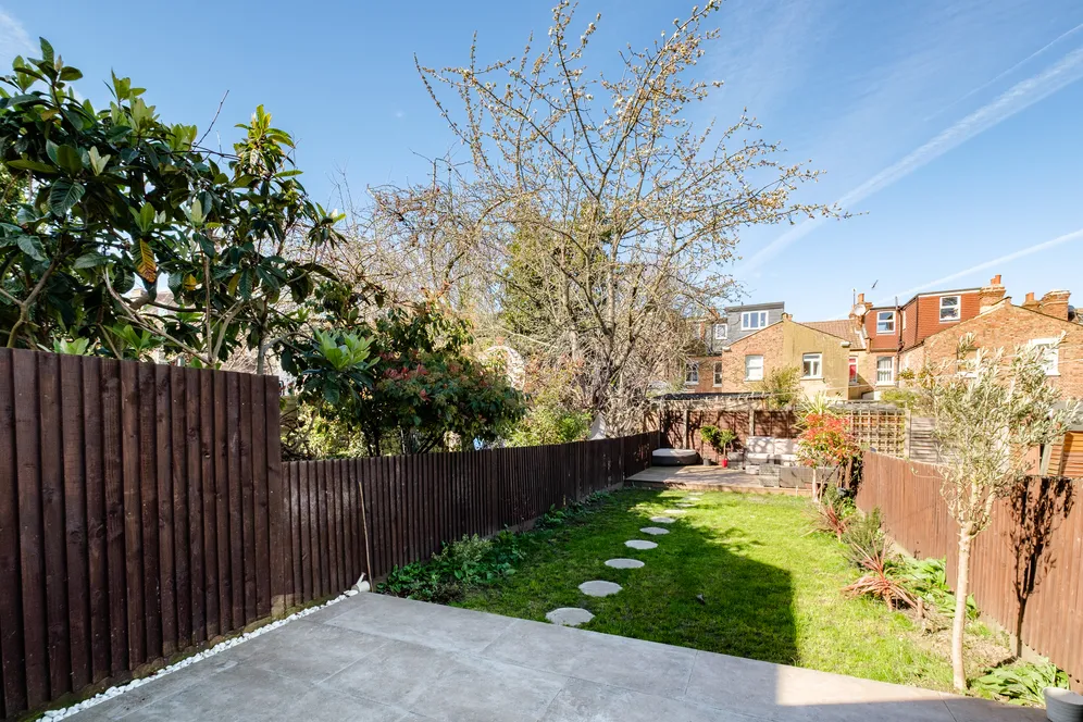 Chesterfield Gardens, London, N4 photo 7