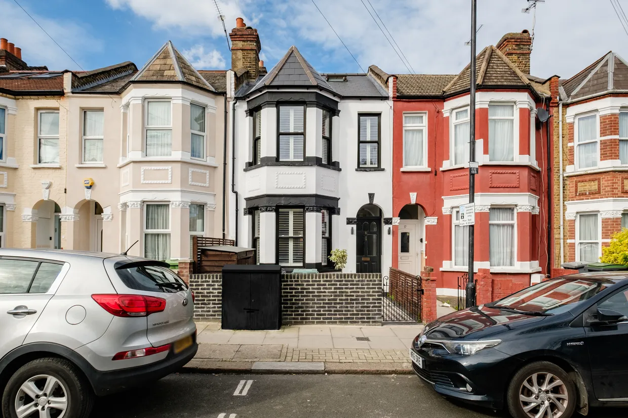 Chesterfield Gardens, London, N4 photo 8