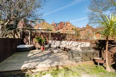 Chesterfield Gardens, London, N4 photo 9