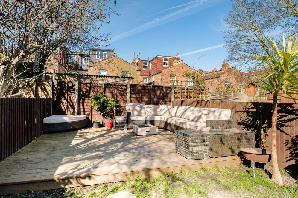 Chesterfield Gardens, London, N4 photo 9
