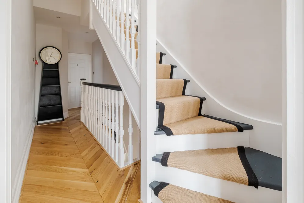 Chesterfield Gardens, London, N4 photo 12