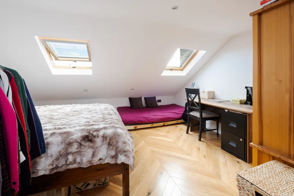 Chesterfield Gardens, London, N4 photo 17
