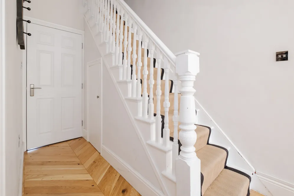Chesterfield Gardens, London, N4 photo 18